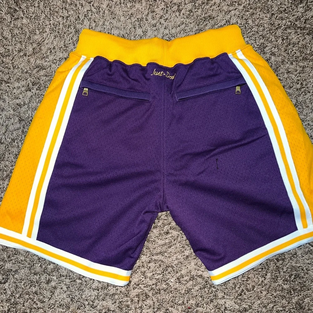 Mens LAKERS basketball shorts - Picture 4 of 4